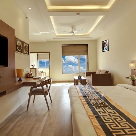 Airport Hotel Claytone Ню Делхи Екстериор снимка