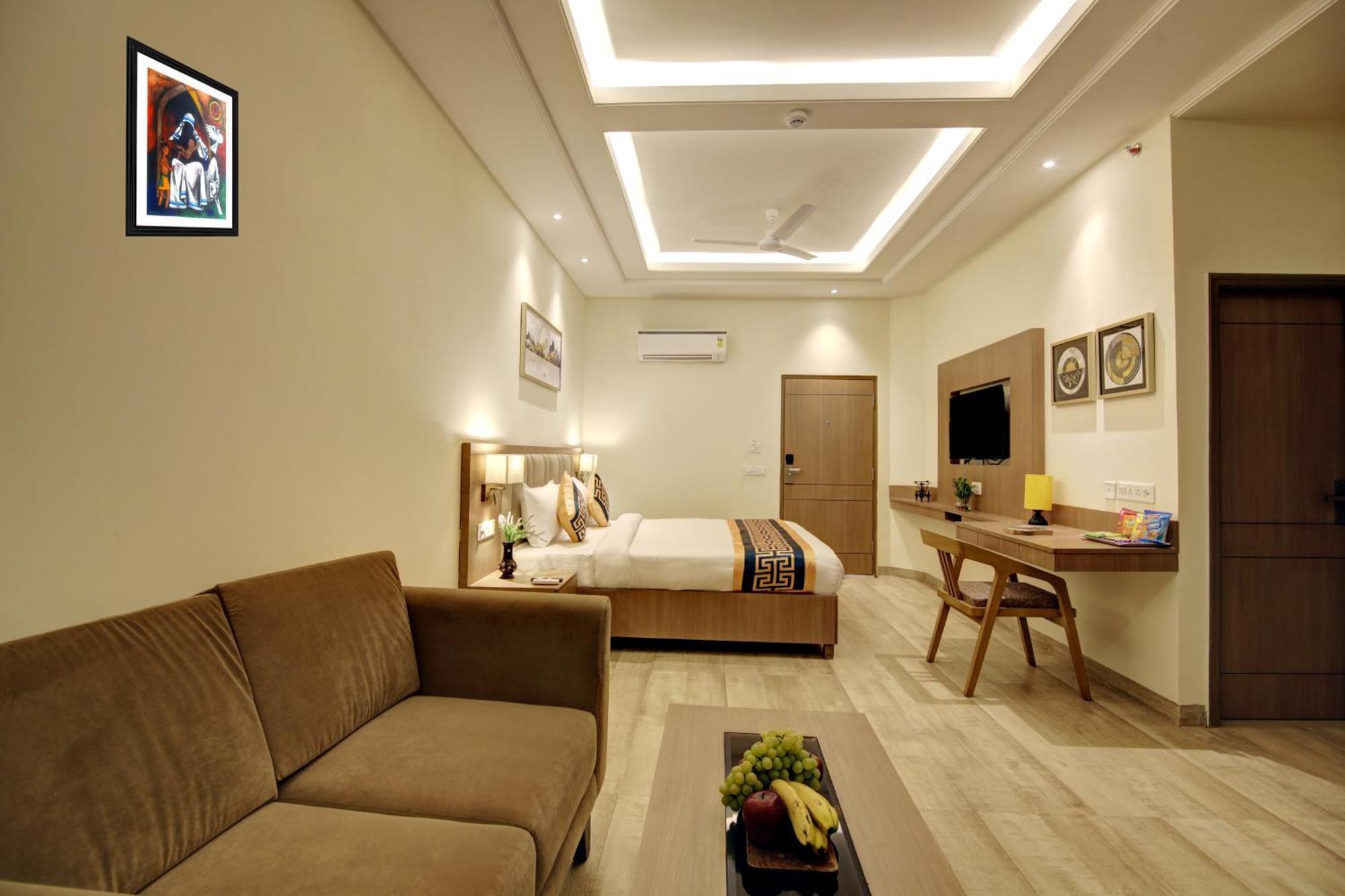 Airport Hotel Claytone Ню Делхи Екстериор снимка