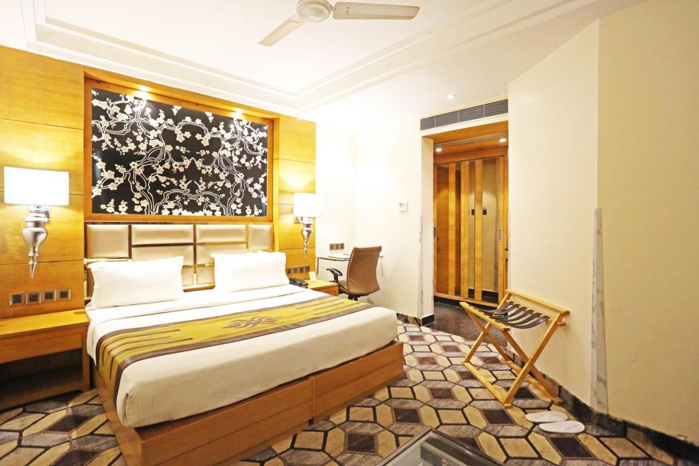 Airport Hotel Claytone Ню Делхи Екстериор снимка