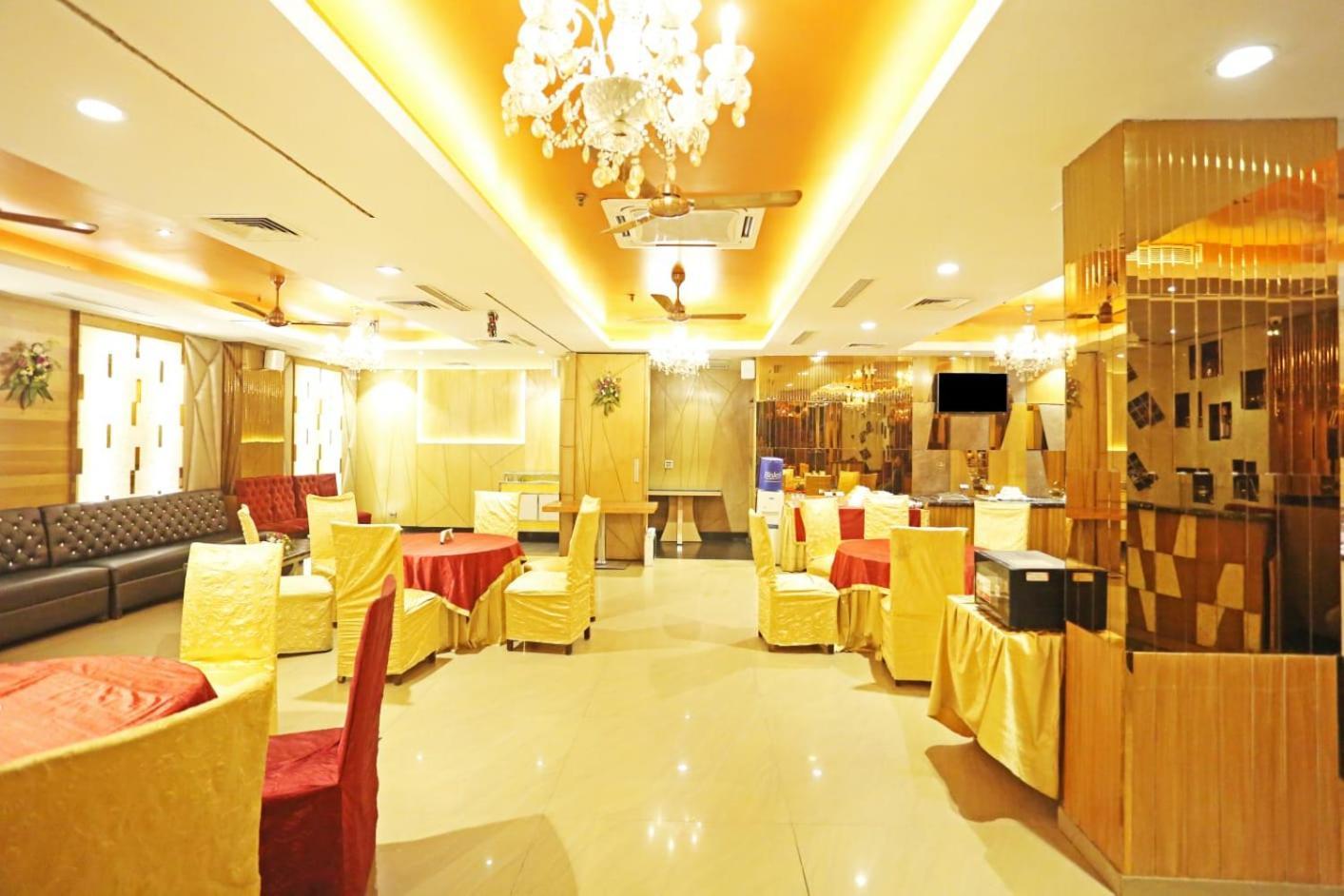 Airport Hotel Claytone Ню Делхи Екстериор снимка