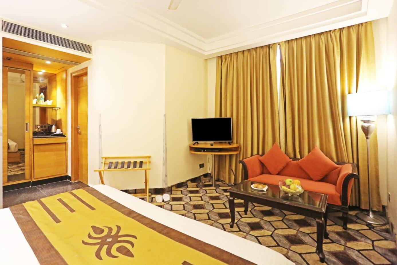 Airport Hotel Claytone Ню Делхи Екстериор снимка