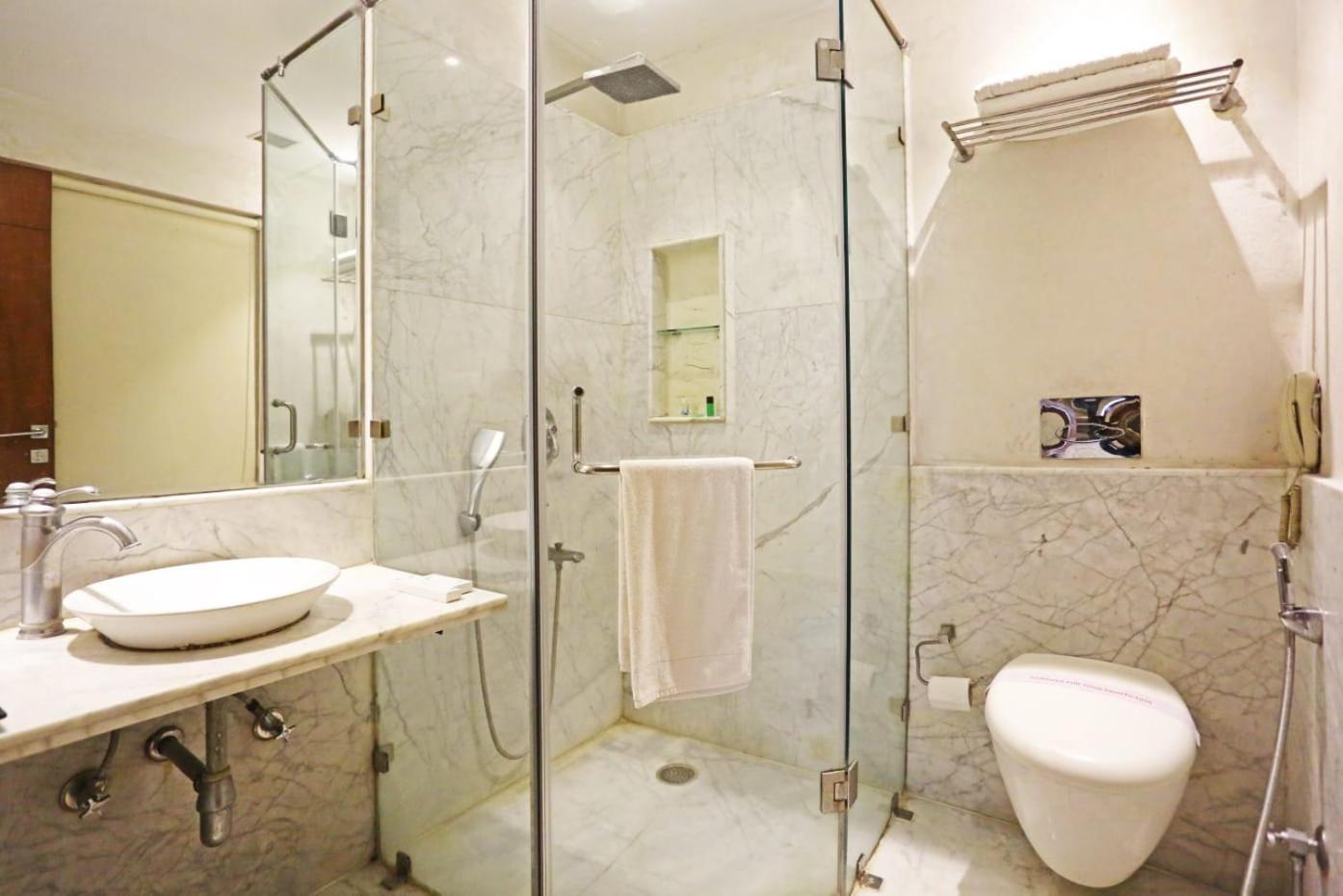 Airport Hotel Claytone Ню Делхи Екстериор снимка